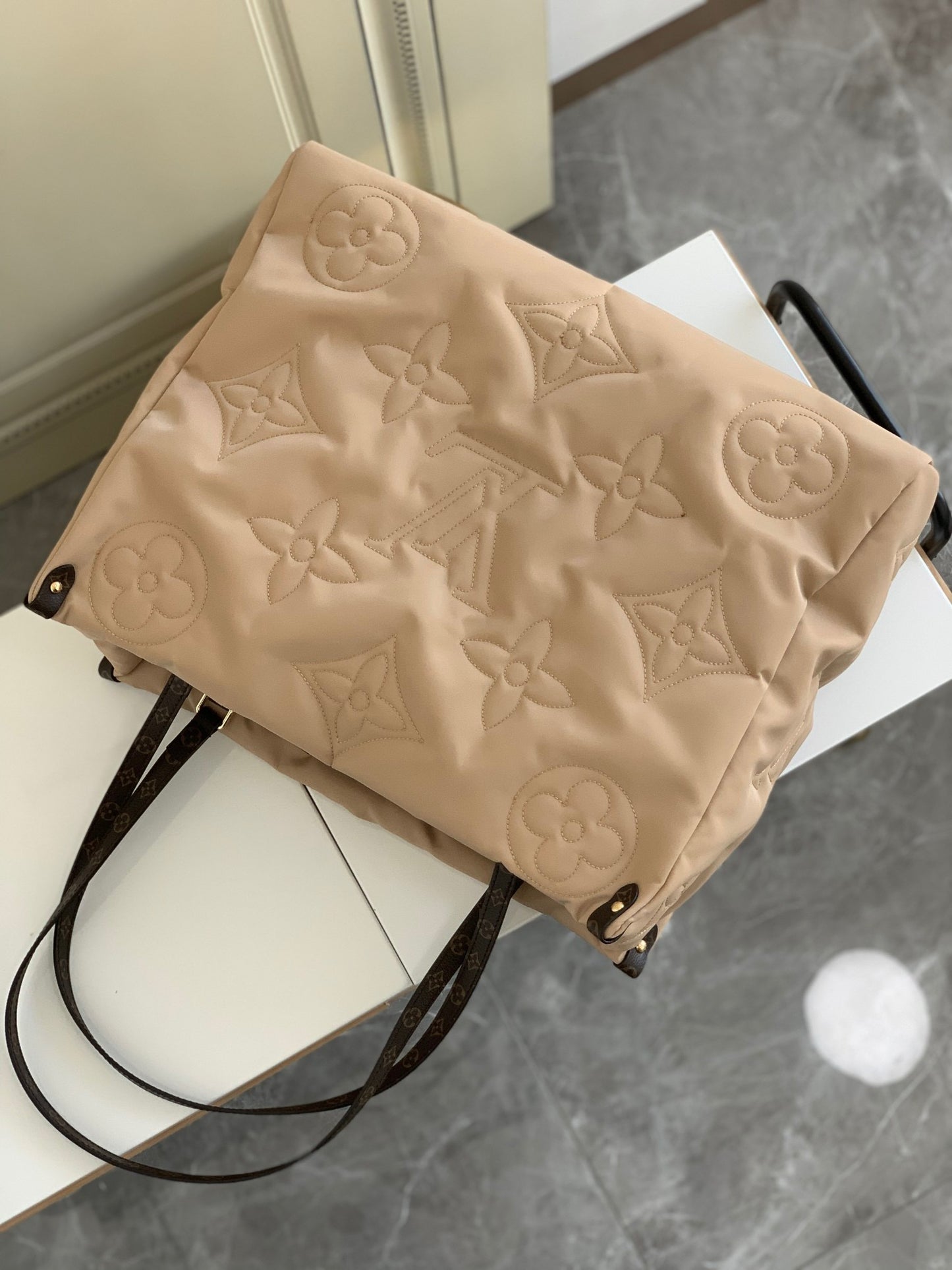 Louis Vuitton Onthego Handbags In Light Brown Pillow Series