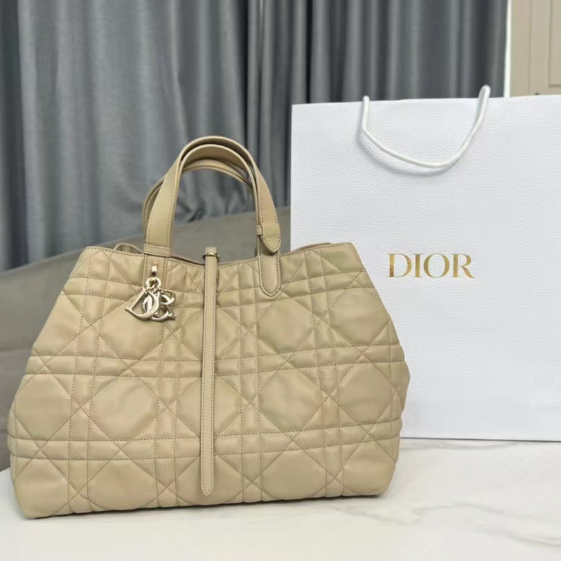 Dior Toujours Large Bag in Jaune Poussin Macrocannage Calfskin