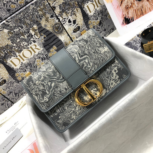 Dior 30 Montaigne Bag In Gray Animal Embroidery