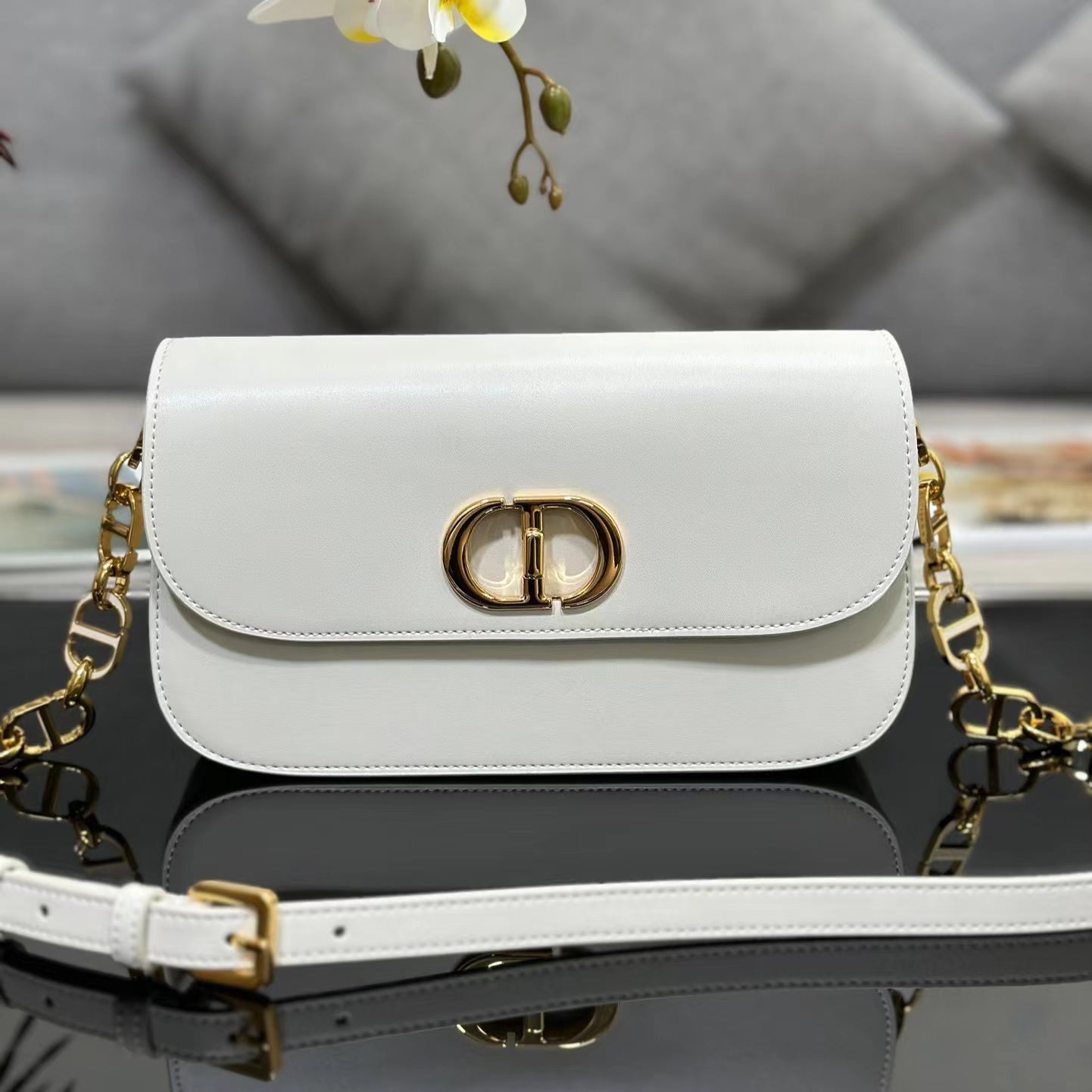 Dior 30 Montaigne Avenue Bag In White Box Calfskin