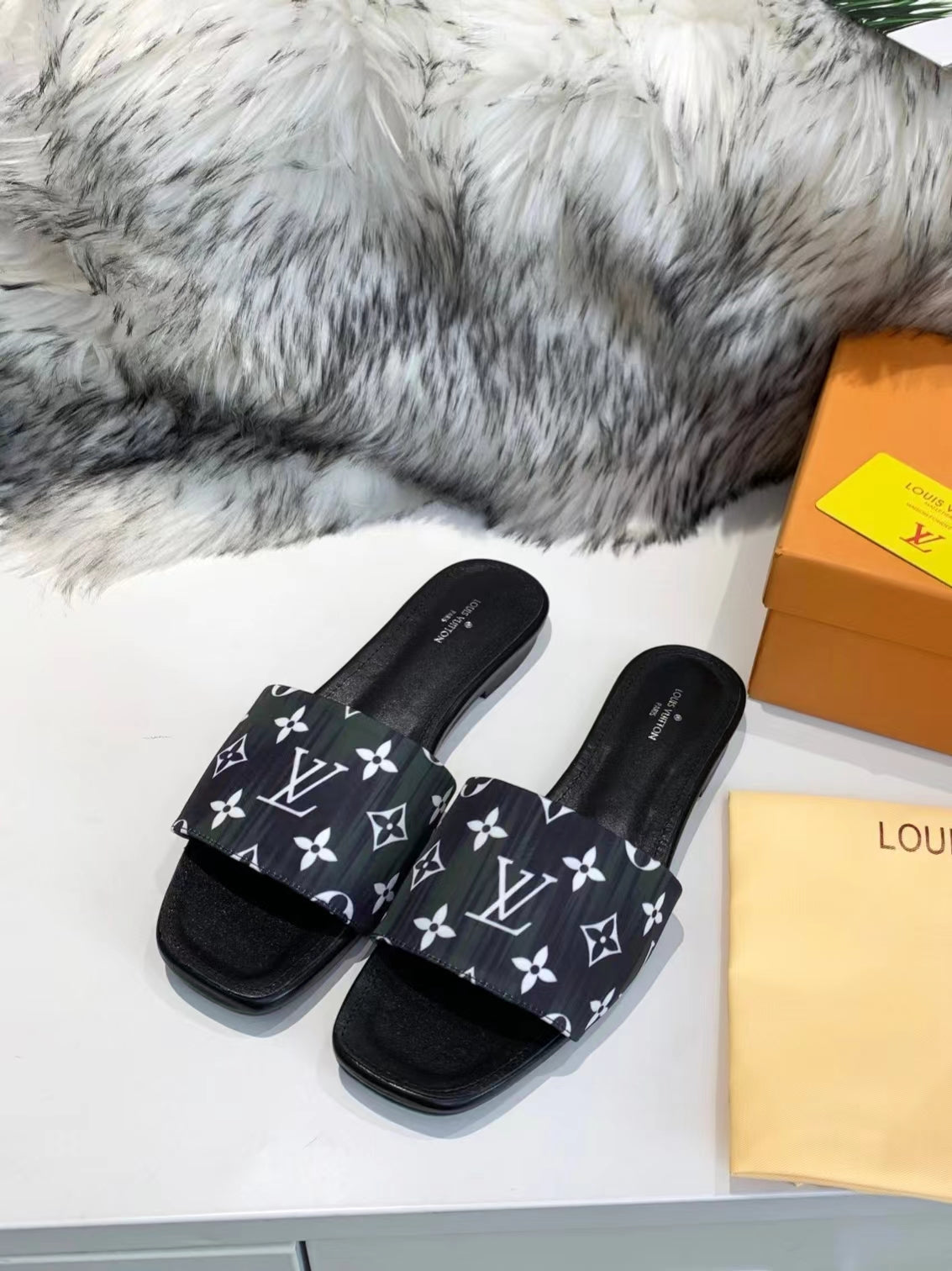 LV Black Classic Presbyopia Series Slippers