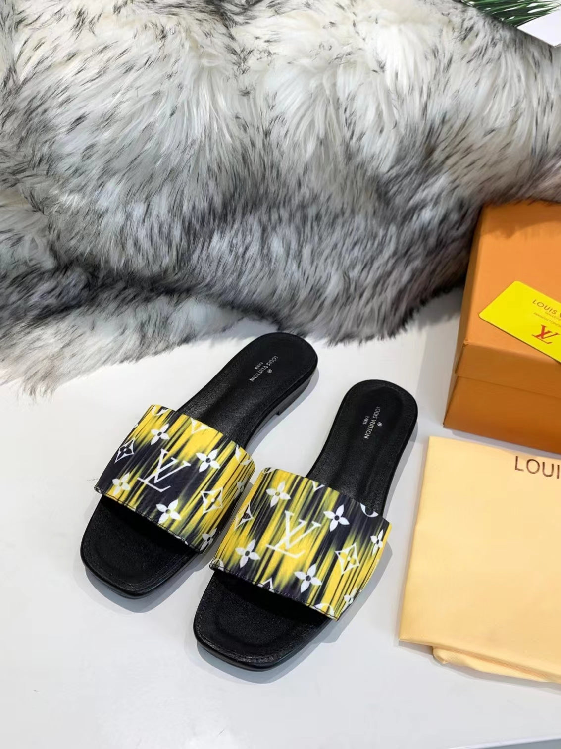 LV Yellow Classic Presbyopia Series Slippers