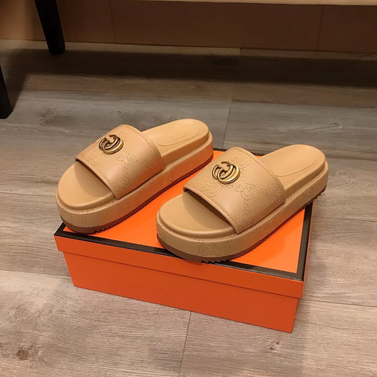 Gucci CG Rubber Slides In Apricot