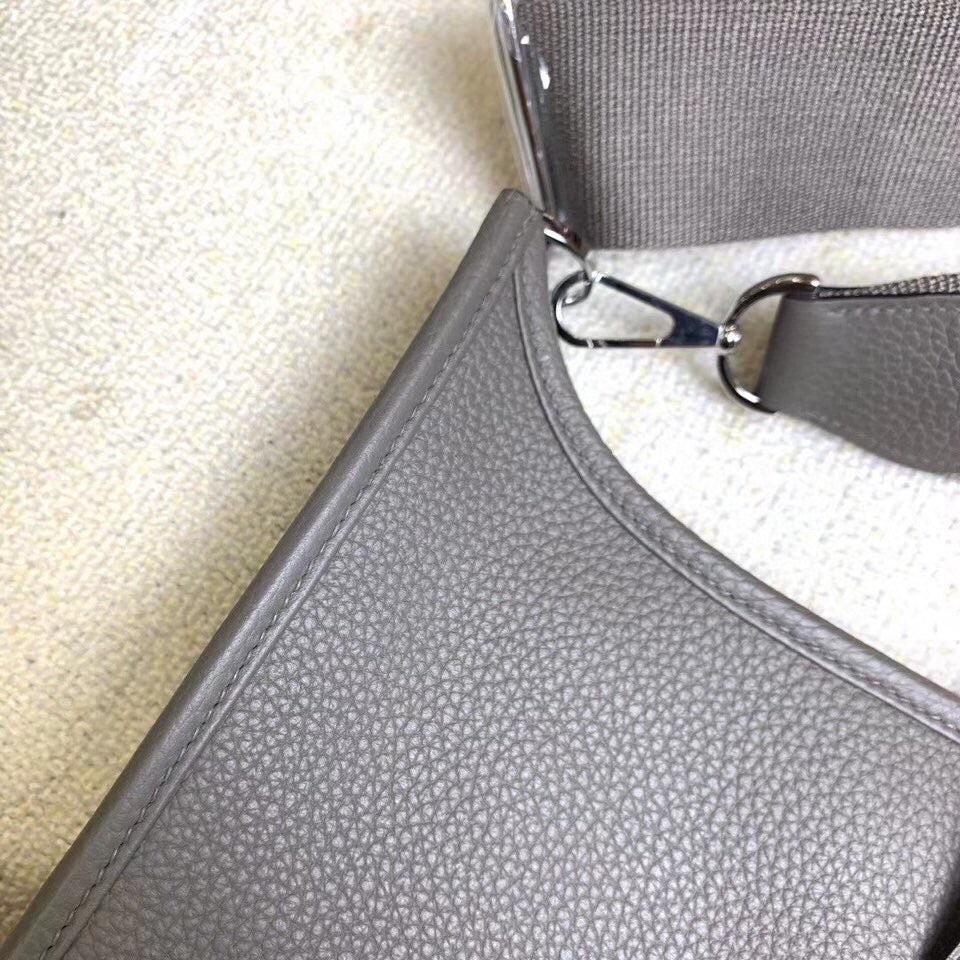 Hermes Evelyne III 29 Bag In 8F Etain Taurillon Clemence Leather