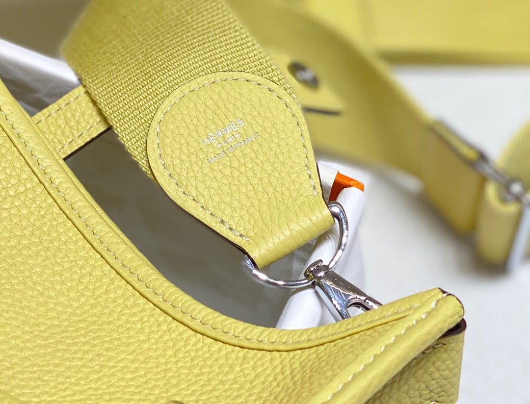 Hermes Evelyne III 29 Bag In Jaune Poussin Taurillon Clemence Leather