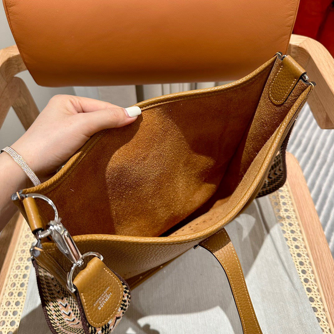 Hermes Evelyne III 29 Bag In Sesame Color Taurillon Clemence Leather