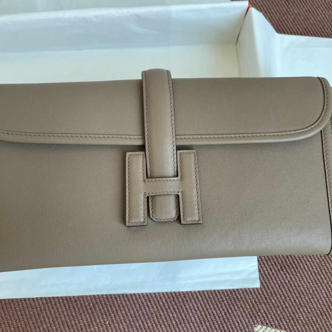 Hermes Jige Elan 29 Clutch Bag In Etoupe Swift Leather