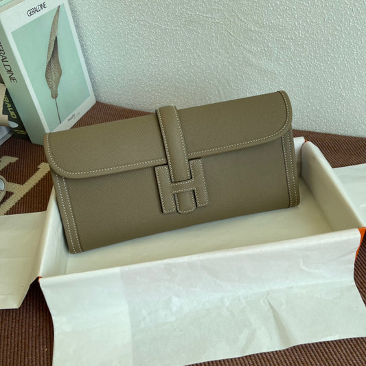Hermes Jige Elan 29 Clutch Bag In Etoupe Epsom Leather