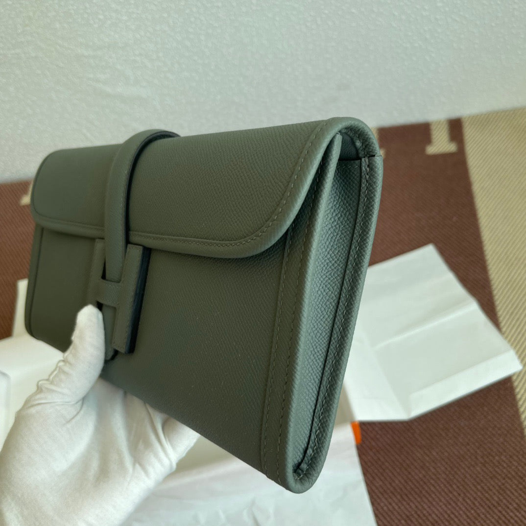 Hermes Jige Elan 29 Clutch Bag In Vert Amande Epsom Leather