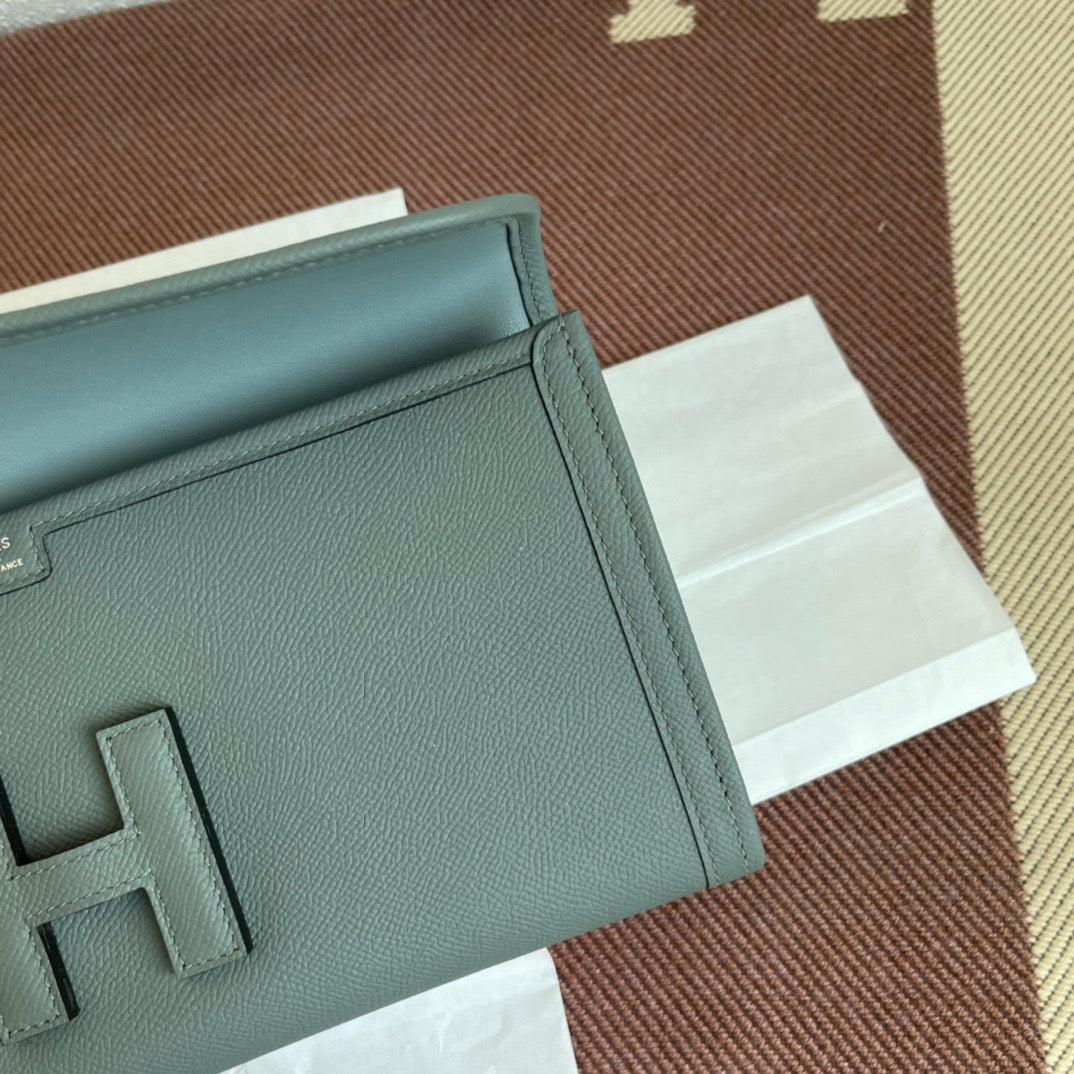 Hermes Jige Elan 29 Clutch Bag In Vert Amande Epsom Leather