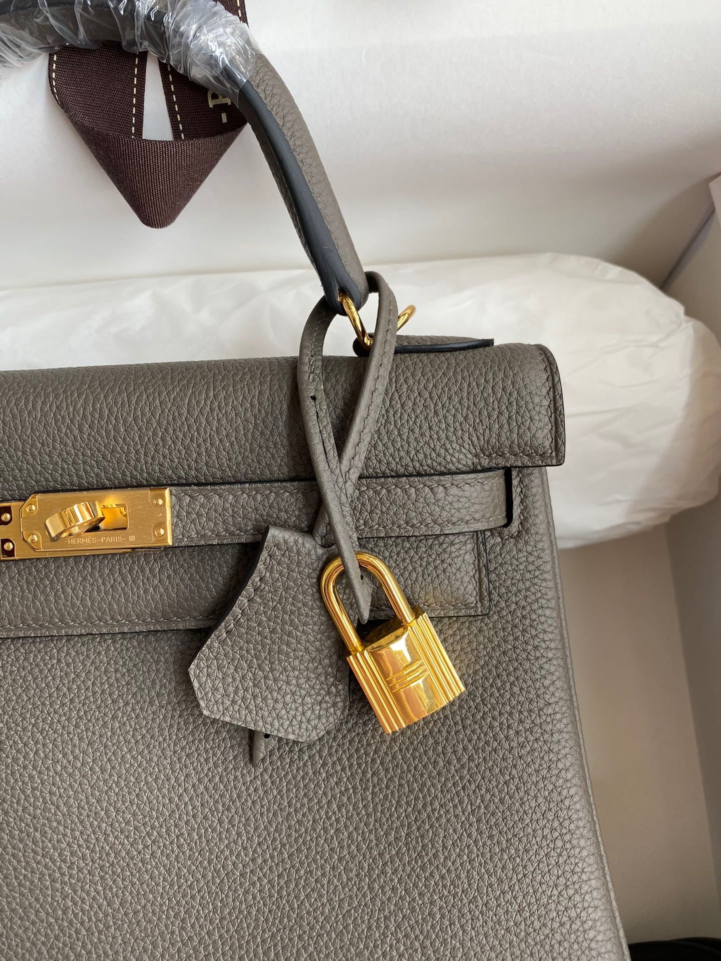 Hermes Kelly 25cm Sellier Bag in 8F Etain Togo Leather