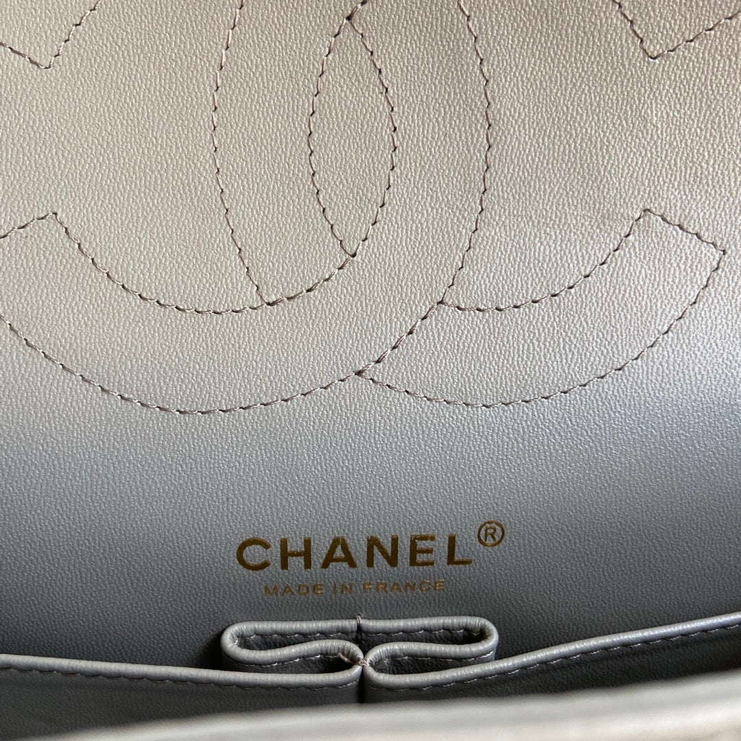 Chanel 2.55 Reissue 24 cm Flap Bag In Gray