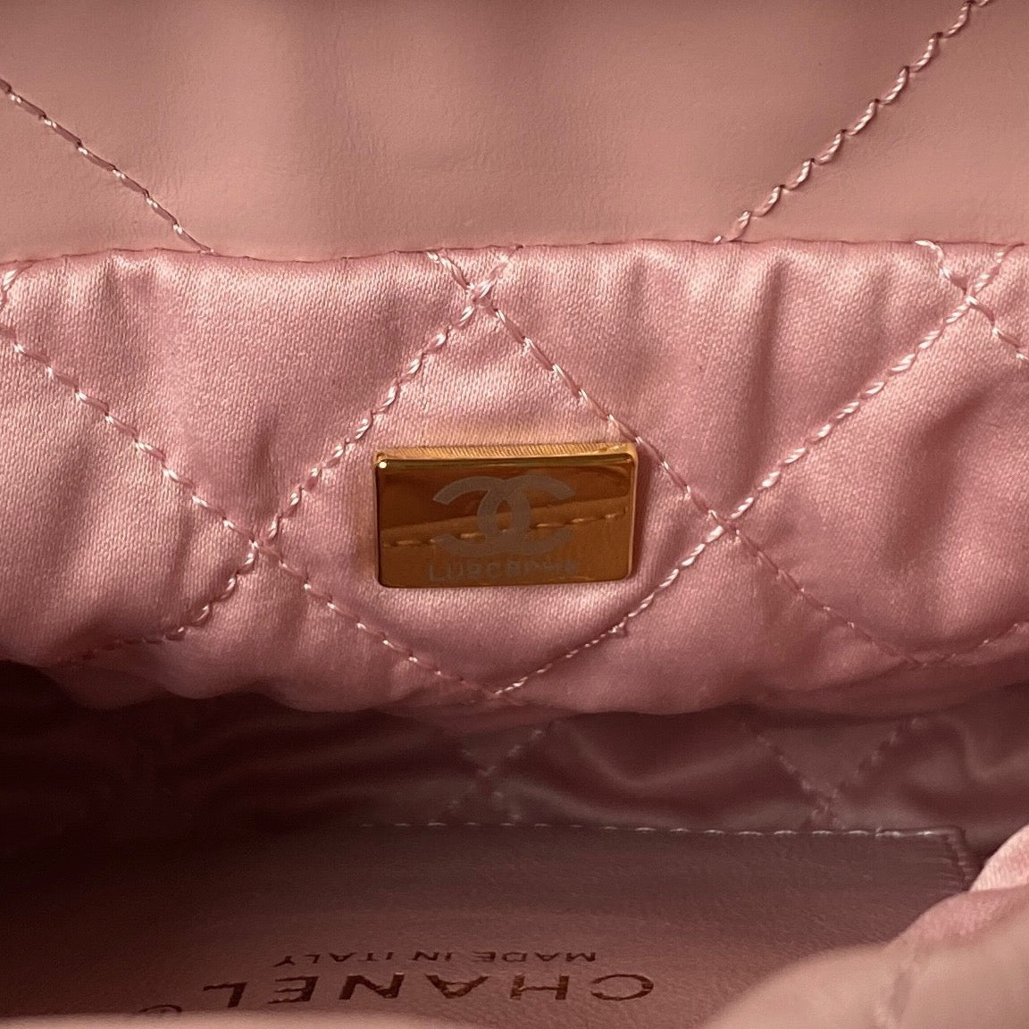 Chanel 22 Mini Bag In Light Pink Shiny Leather