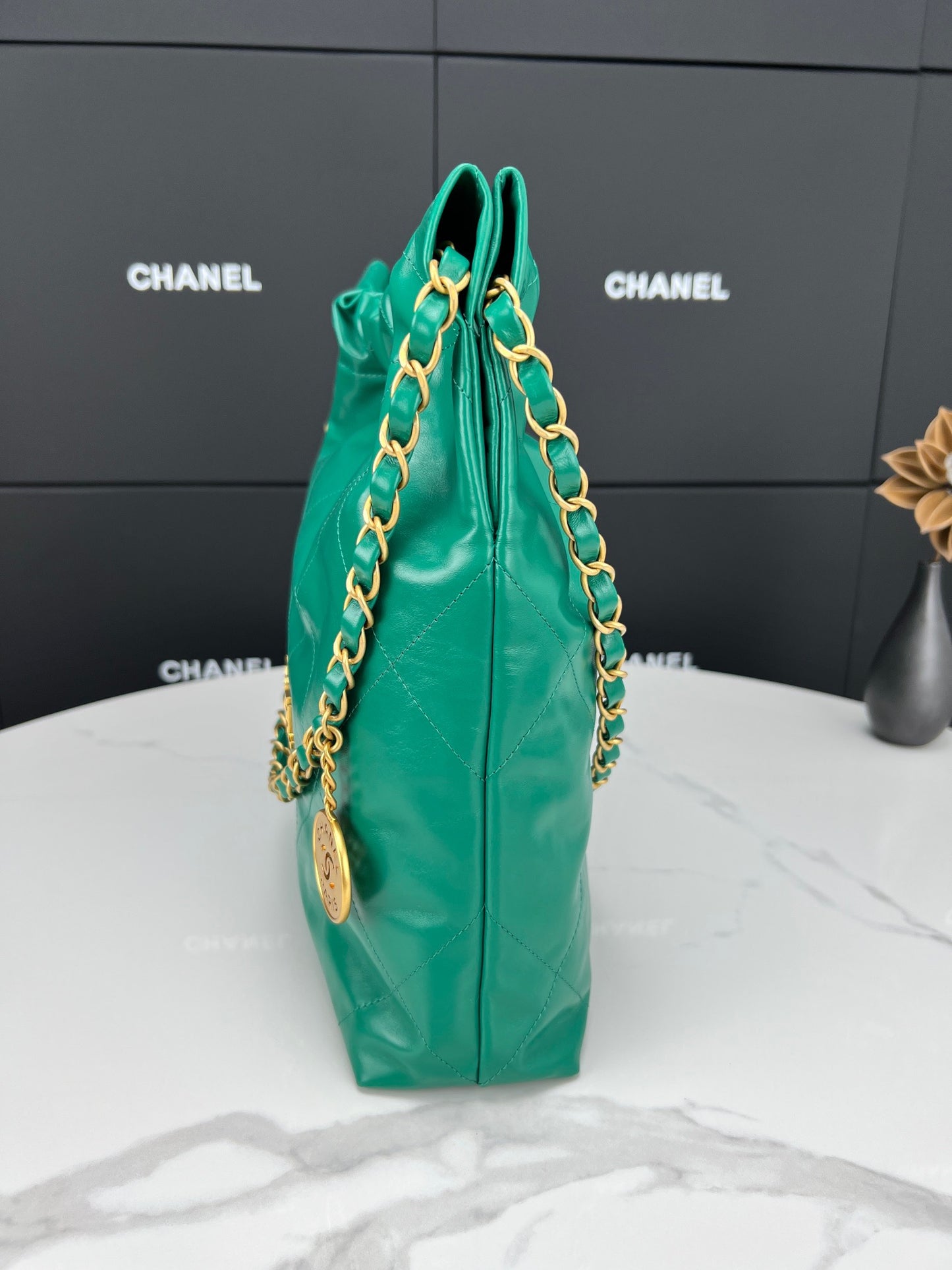 Chanel 22 Bag In Green Calfskin Leather