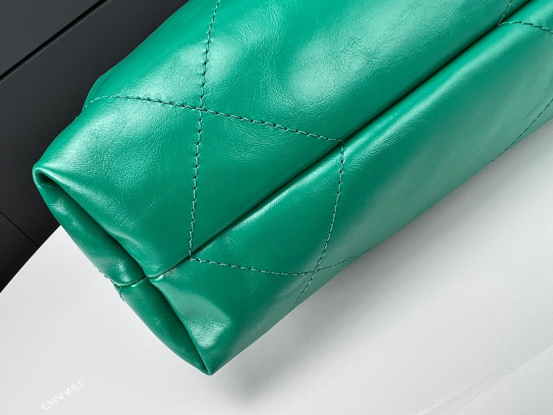 Chanel 22 Bag In Green Calfskin Leather