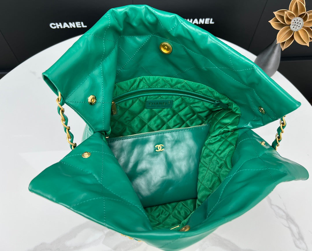 Chanel 22 Bag In Green Calfskin Leather