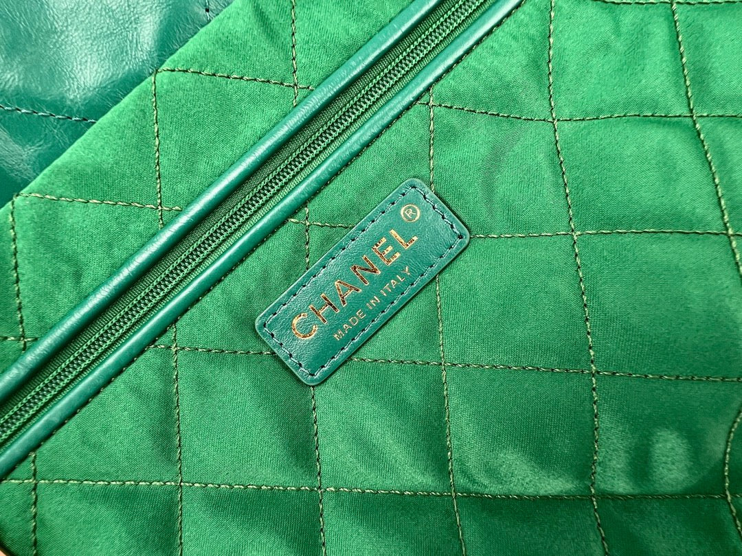 Chanel 22 Bag In Green Calfskin Leather