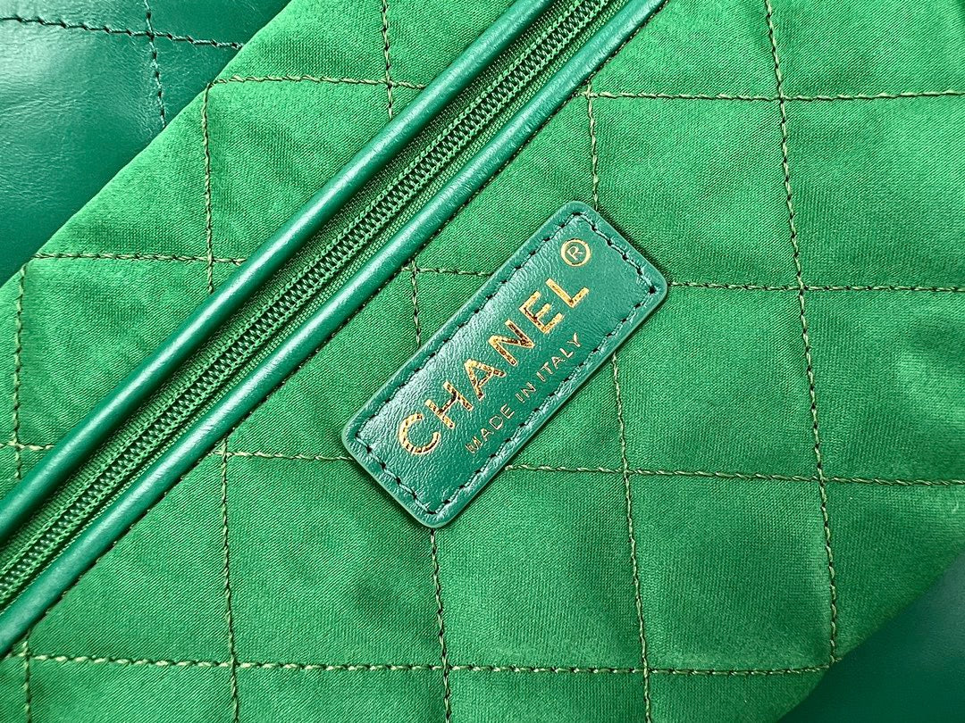 Chanel 22 Bag In Dark Green Calfskin Leather