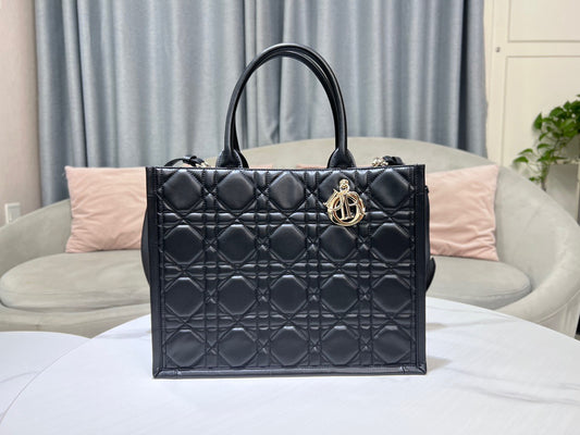 Dior Leather Series Medium Tote Bag In Black