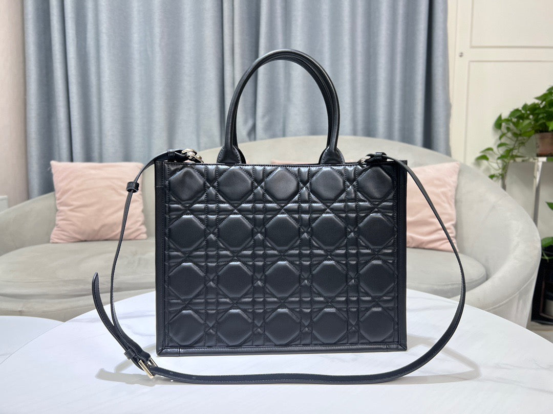 Dior Leather Series Medium Tote Bag In Black