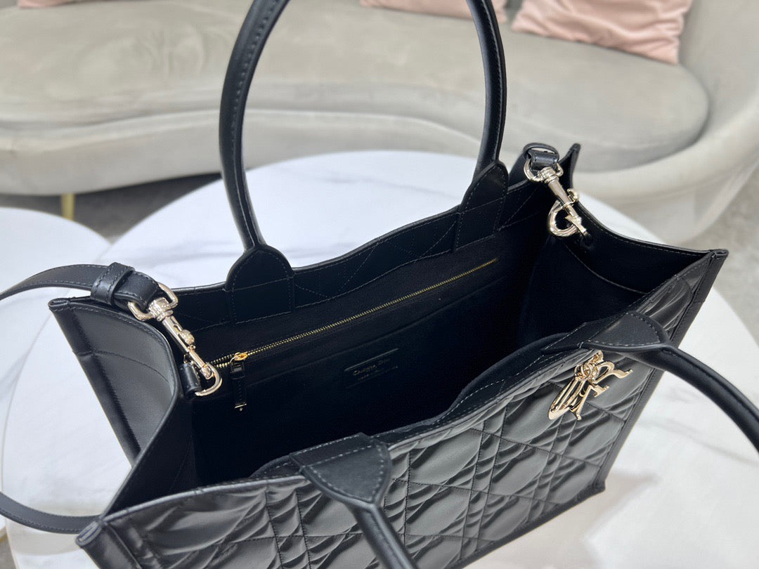 Dior Leather Series Medium Tote Bag In Black