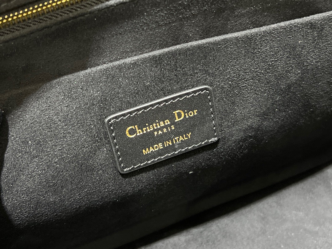 Dior Leather Series Medium Tote Bag In Black