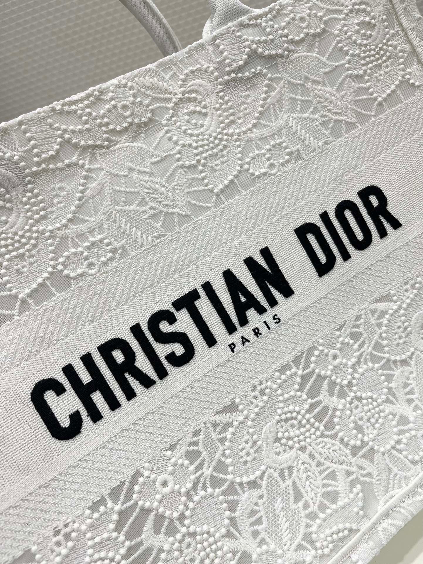 Dior's New Lace Style 3D Three-Dimensional White Embroidery Series Medium Tote Bag