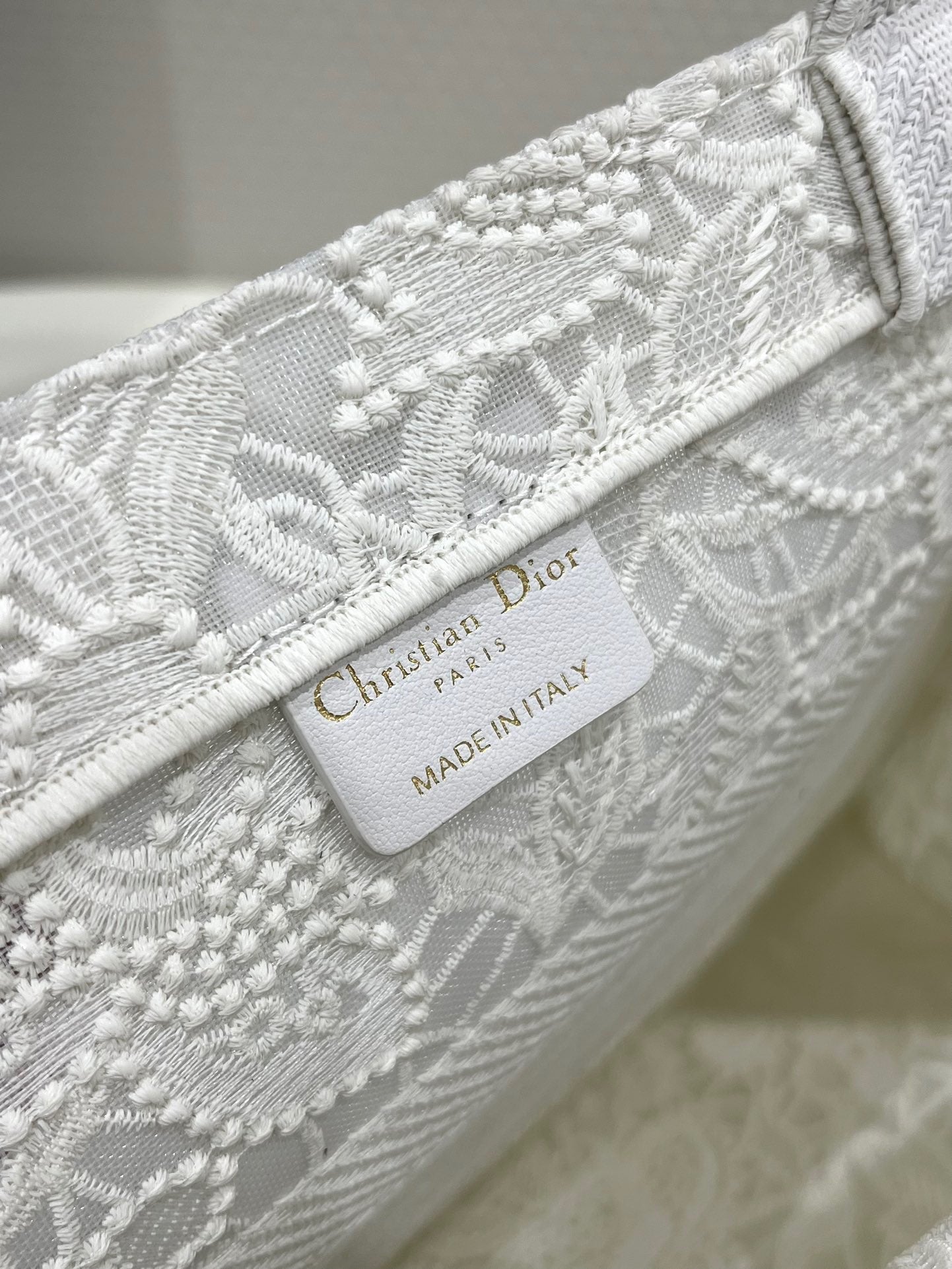 Dior's New Lace Style 3D Three-Dimensional White Embroidery Series Medium Tote Bag