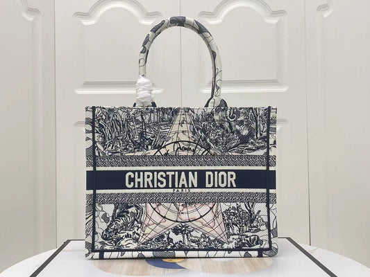 Dior Star Embroidery Series Medium Tote Bag