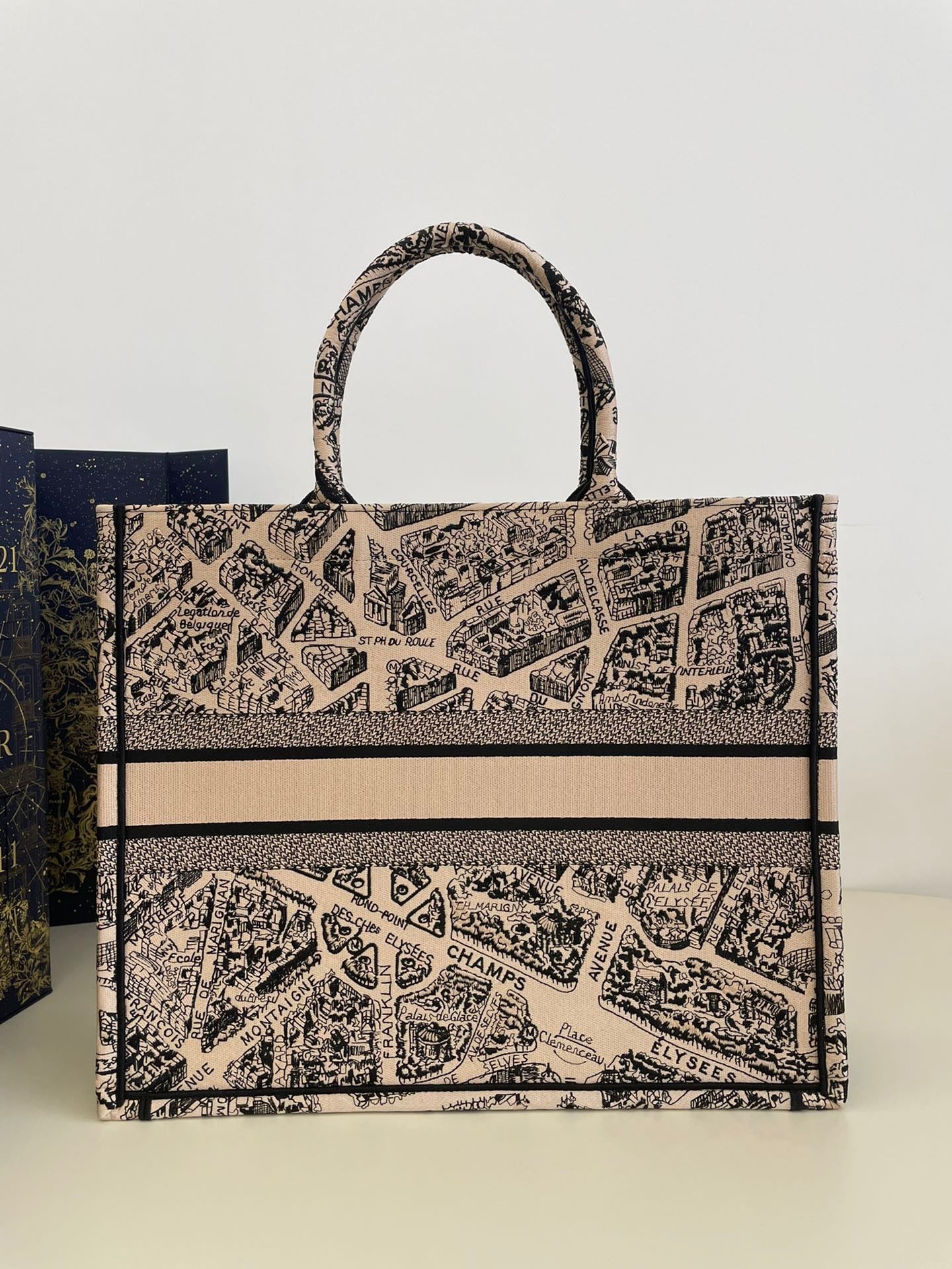 Dior Large Paris map pattern tote bag In Beige