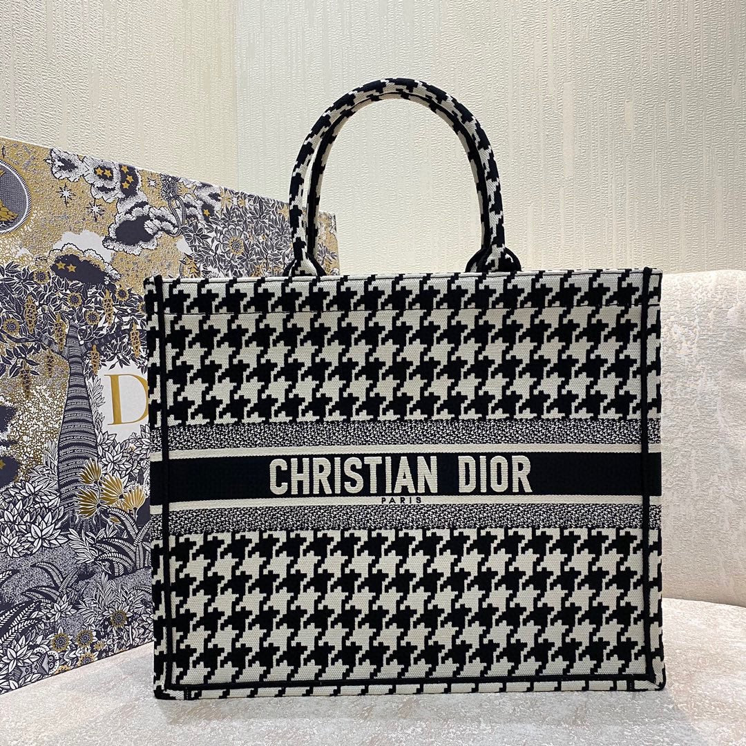 Dior Dior Large Houndstooth Tote Bag In Black