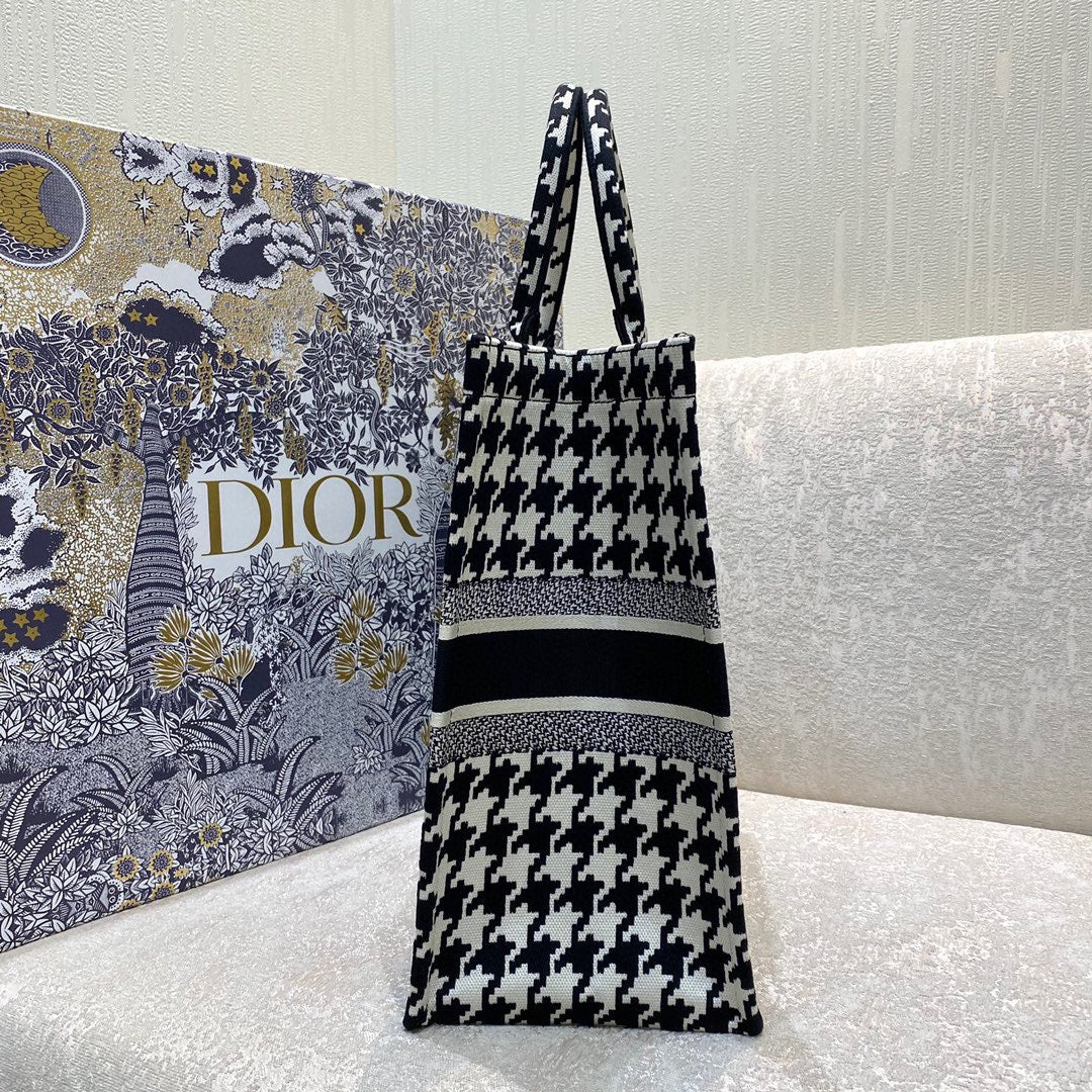 Dior Dior Large Houndstooth Tote Bag In Black