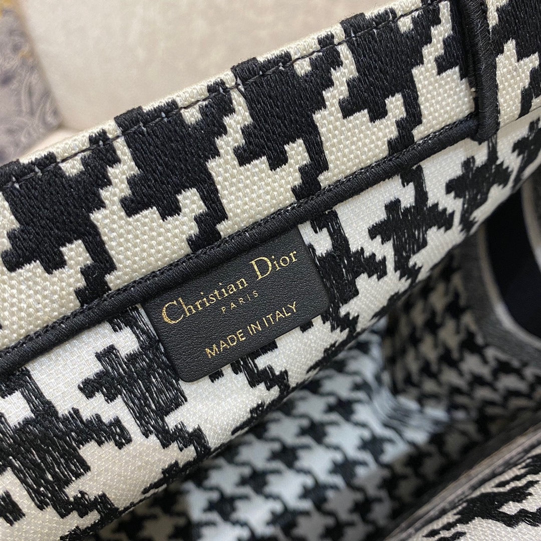 Dior Dior Large Houndstooth Tote Bag In Black