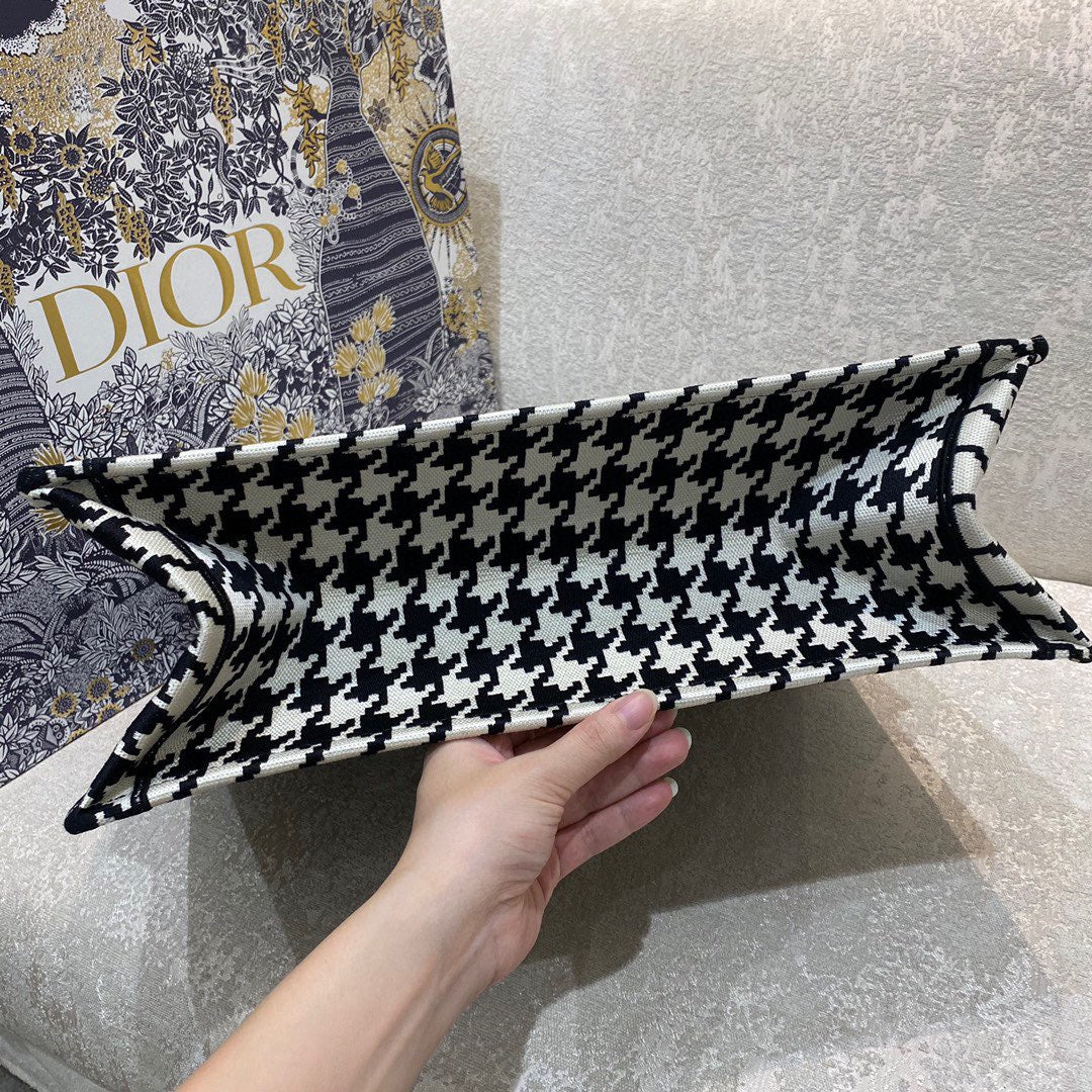 Dior Dior Large Houndstooth Tote Bag In Black