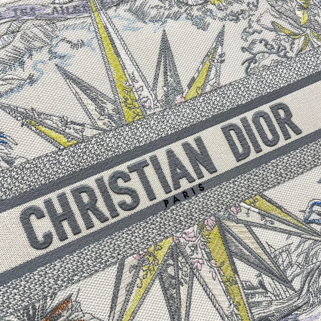 Dior Large Christmas Limited Edition Tote Bag In Beige