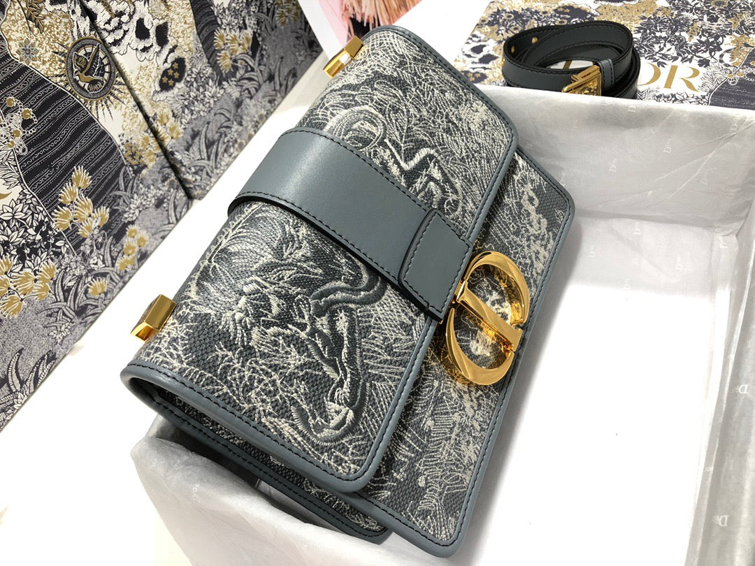 Dior 30 Montaigne Bag In Gray Animal Embroidery