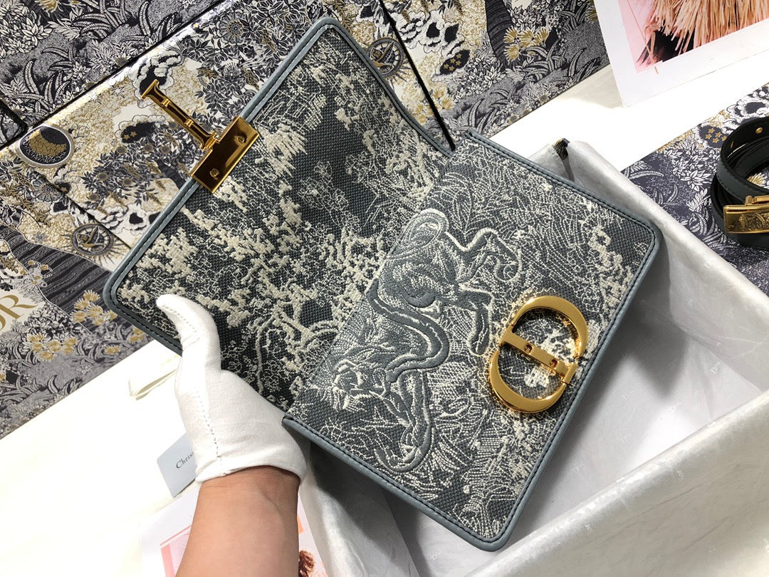 Dior 30 Montaigne Bag In Gray Animal Embroidery