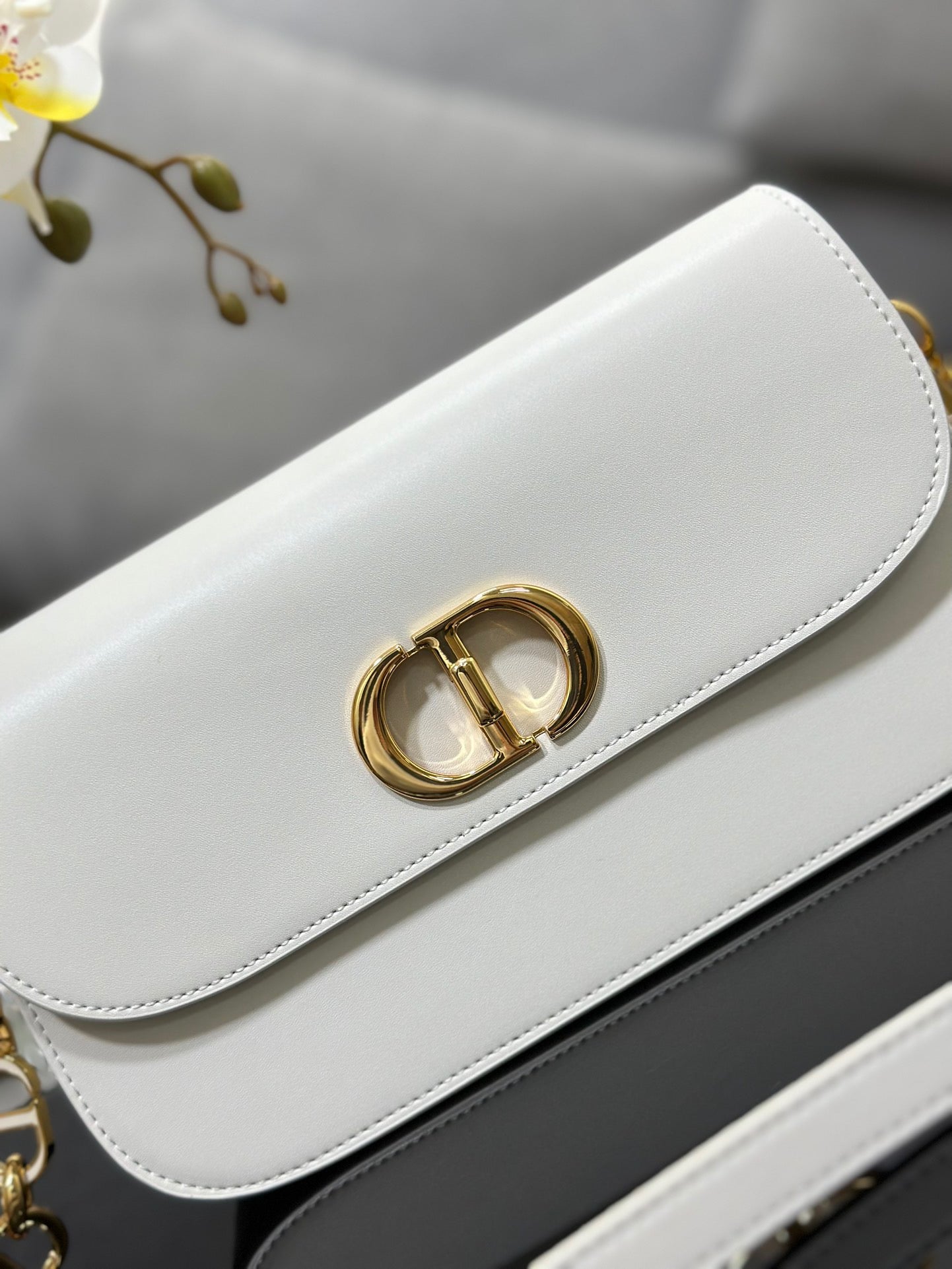 Dior 30 Montaigne Avenue Bag In White Box Calfskin