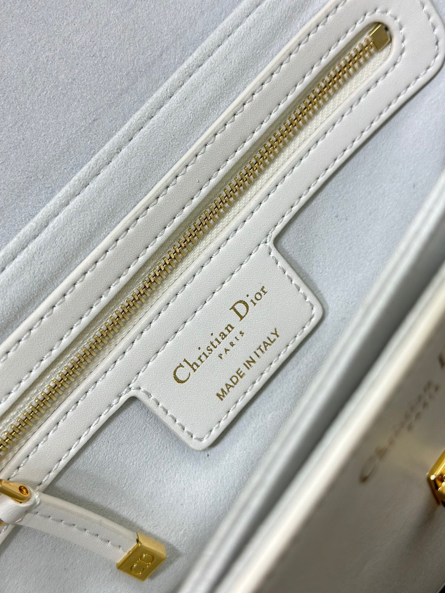 Dior 30 Montaigne Avenue Bag In White Box Calfskin