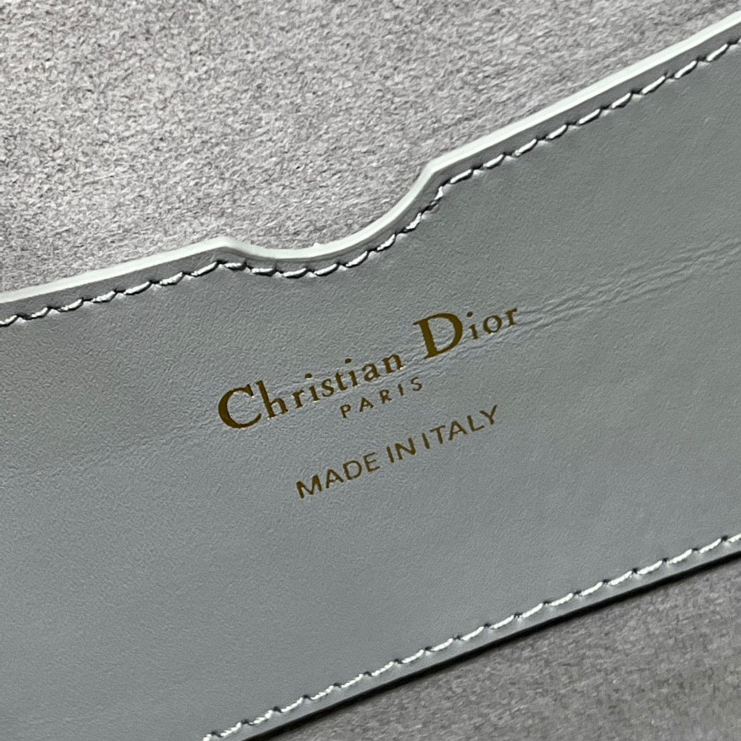 Dior 30 Montaigne Avenue Bag In White Box Calfskin