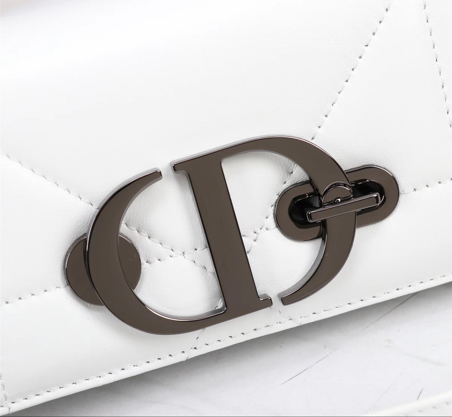 Dior 30 Montaigne Chain Bag With Handle In White Lambskin