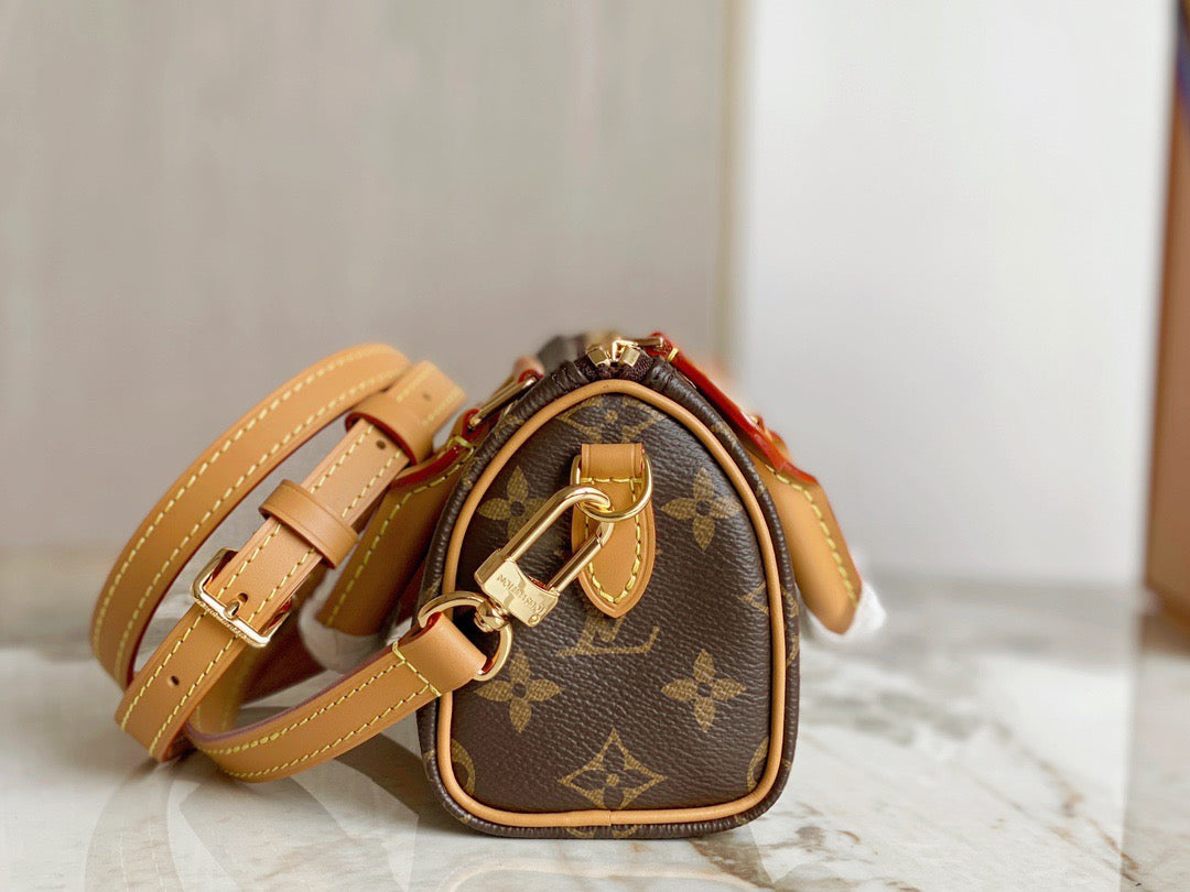 LV Speedy 16 In Presbyopia With Shoulder Strap