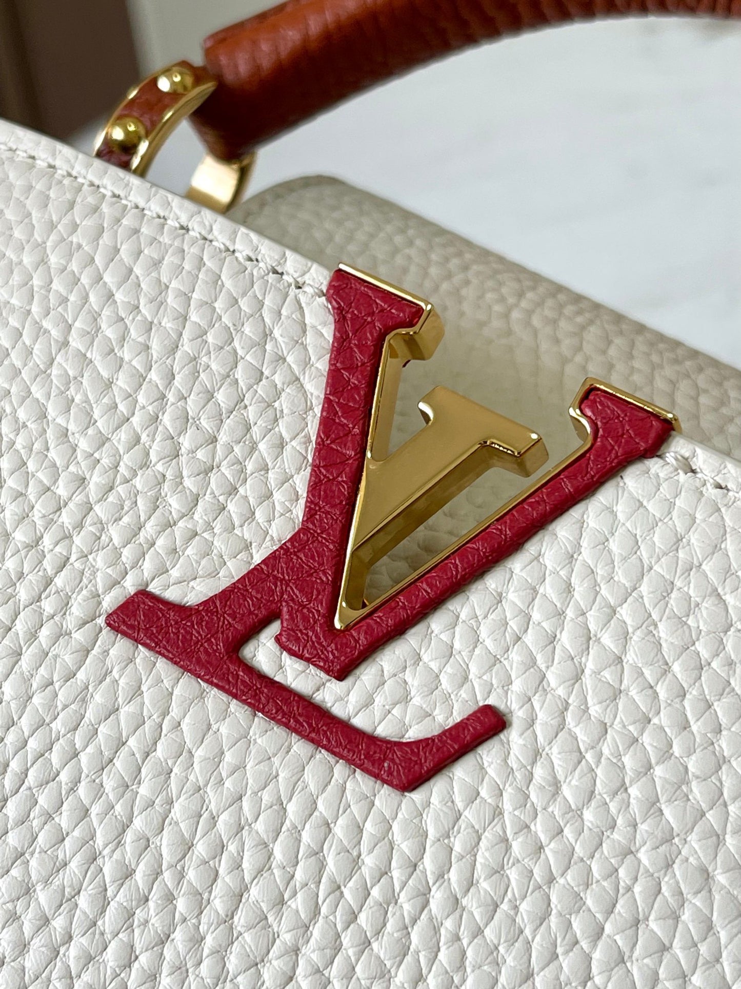 Louis Vuitton Capucines Mini  Bag In Beige