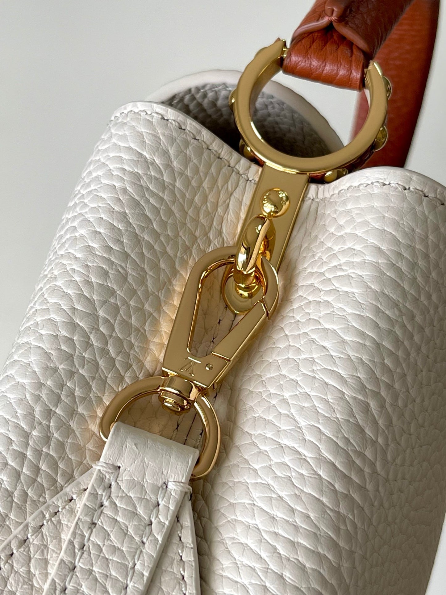 Louis Vuitton Capucines Mini  Bag In Beige