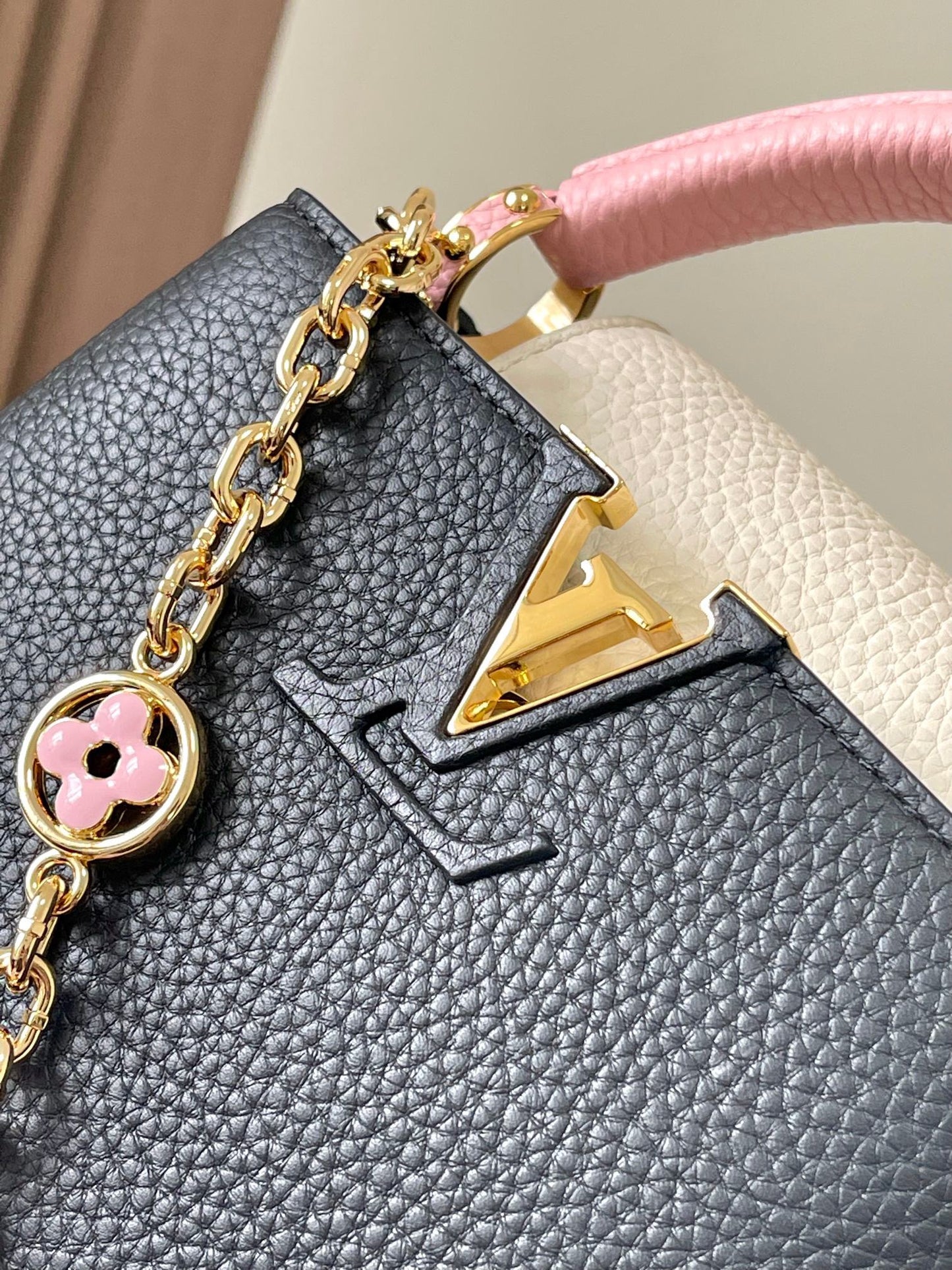 Louis Vuitton Capucines Mini  Bag In Black With Pink Handle