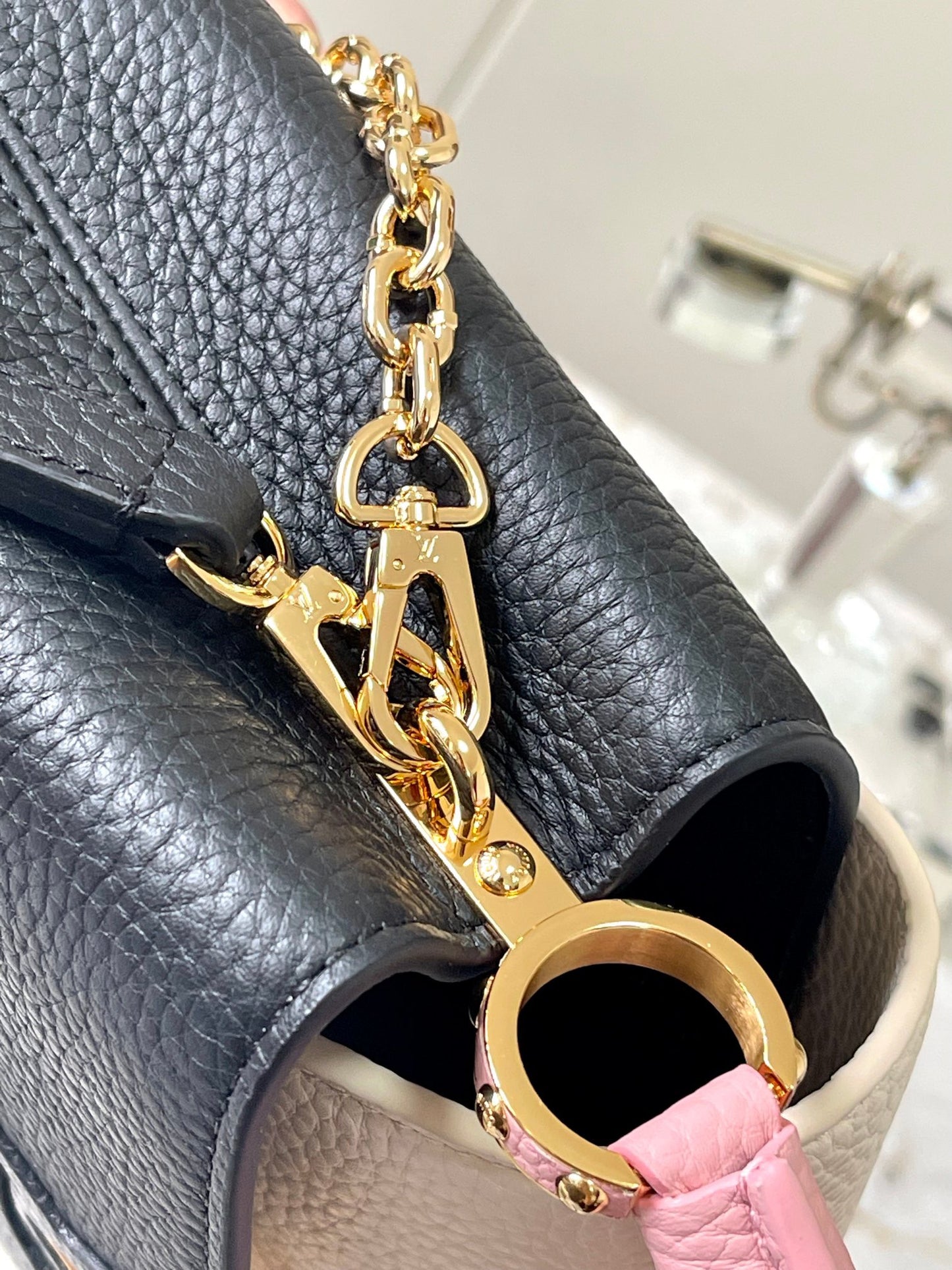 Louis Vuitton Capucines Mini  Bag In Black With Pink Handle