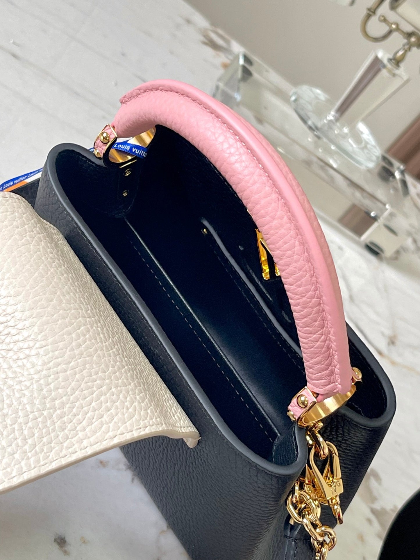 Louis Vuitton Capucines Mini  Bag In Black With Pink Handle