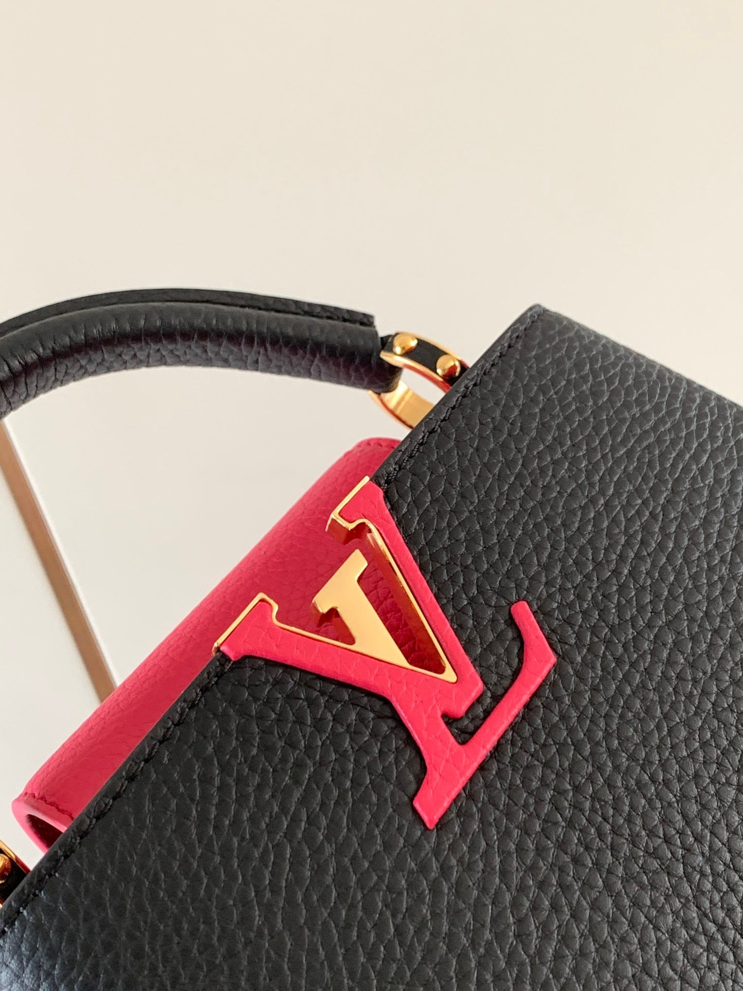 Louis Vuitton Capucines Mini  Bag In Black With Rose Red Lining