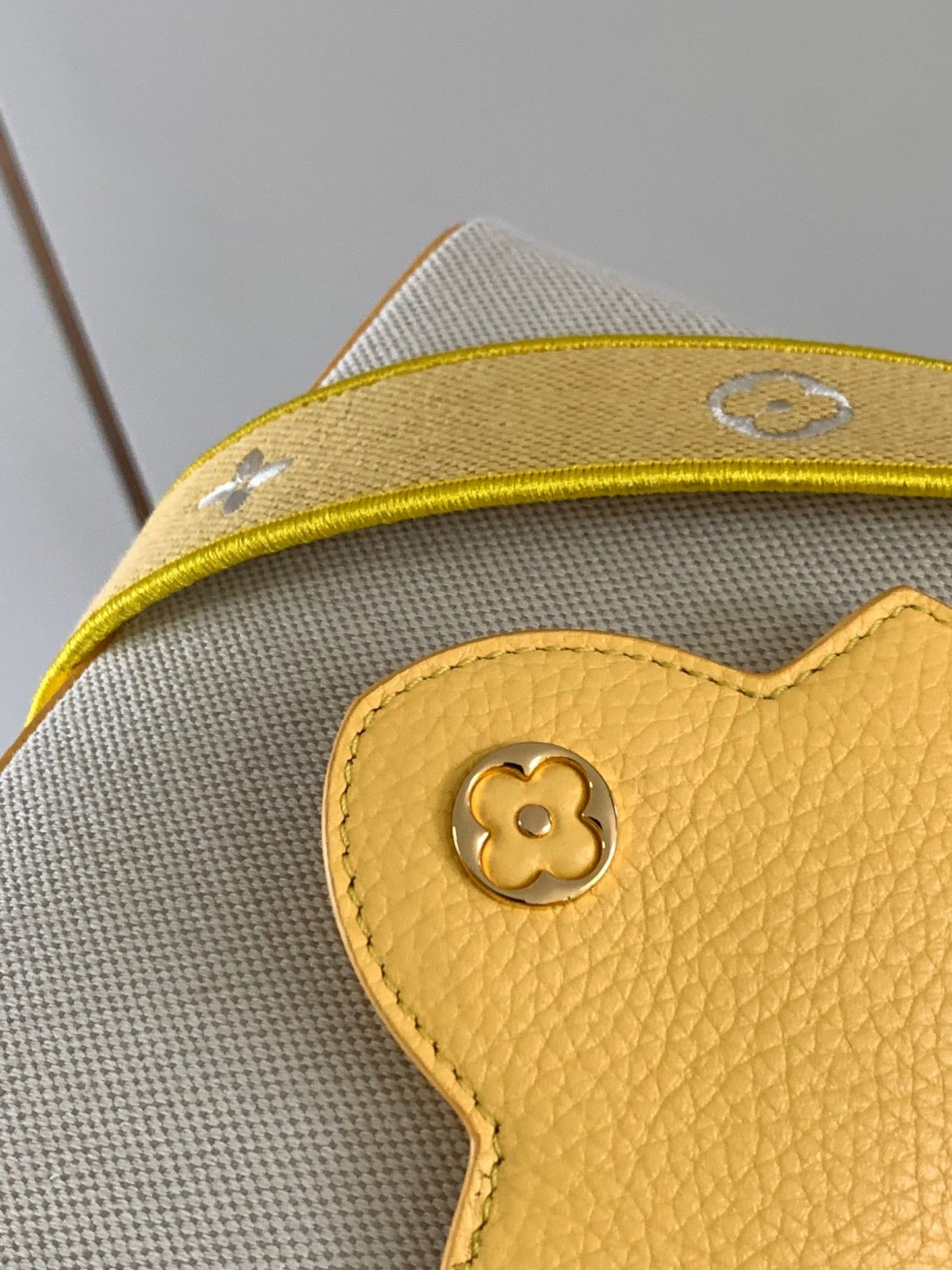 Louis Vuitton Capucines Mini  Bag In Beige With Yellow Handle