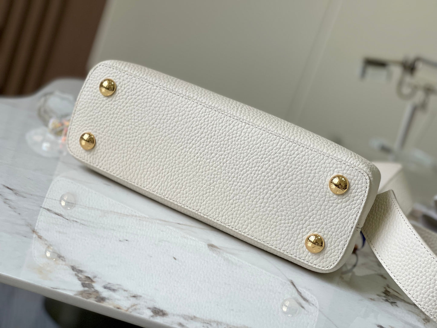 Louis Vuitton Capucines Small  Bag In White With Red Handle